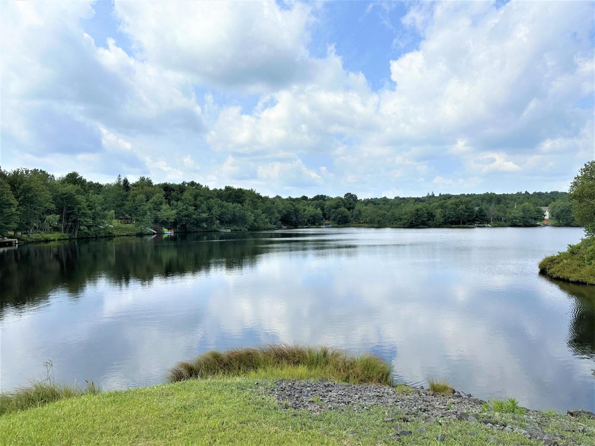 Lakehouse *Hottub*Jacuzzi*Firepit*Bbq*Pool Long Pond Exterior photo